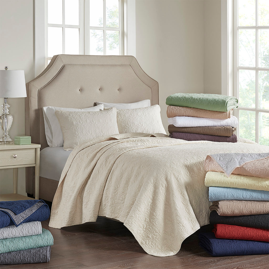 Quebec Reversible Quilt Set