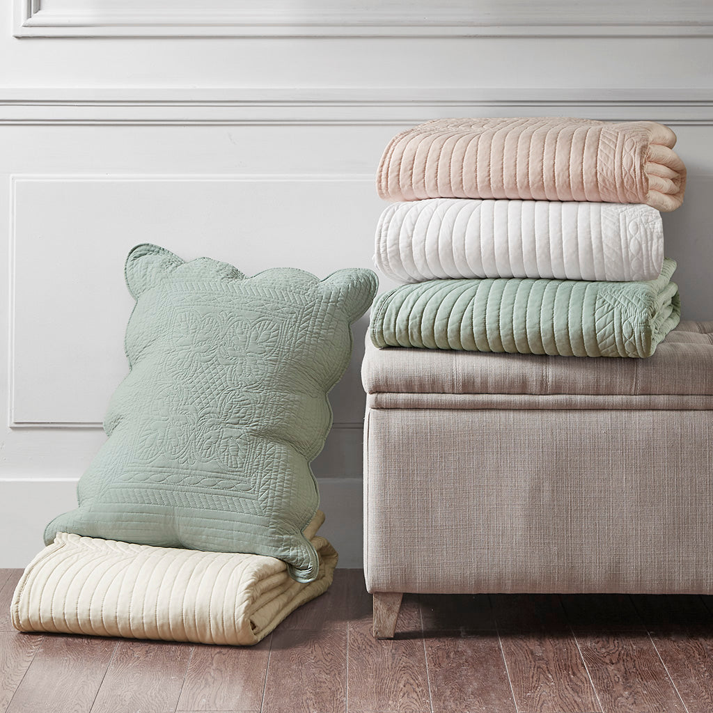 Tuscany 3 Piece Reversible Scalloped Edge Quilt Set