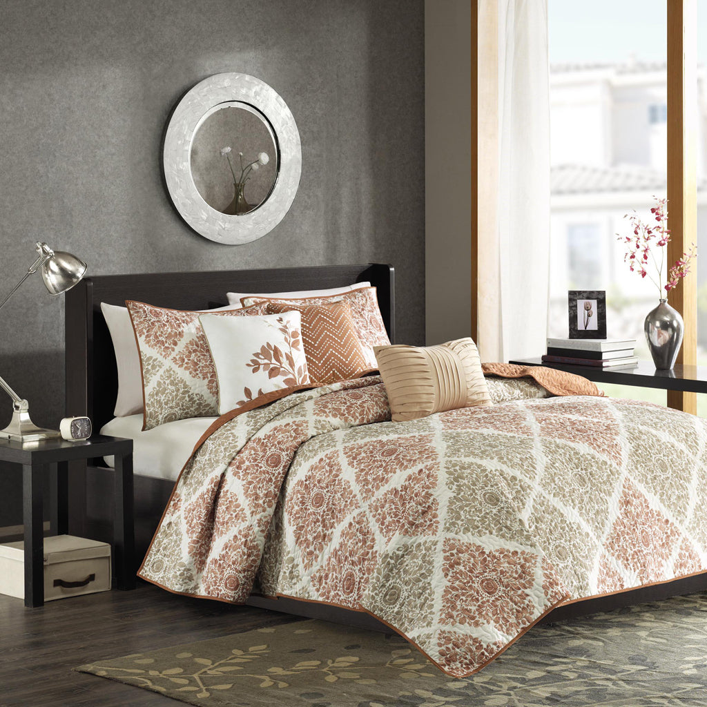 Claire 6 Piece Printed Quilt Set with Throw Pillows