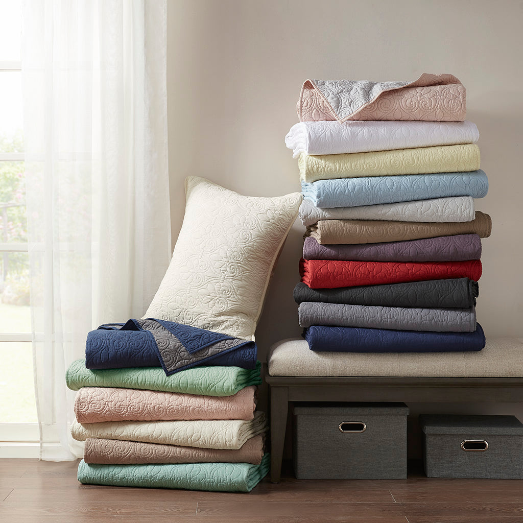 Quebec Reversible Quilt Set