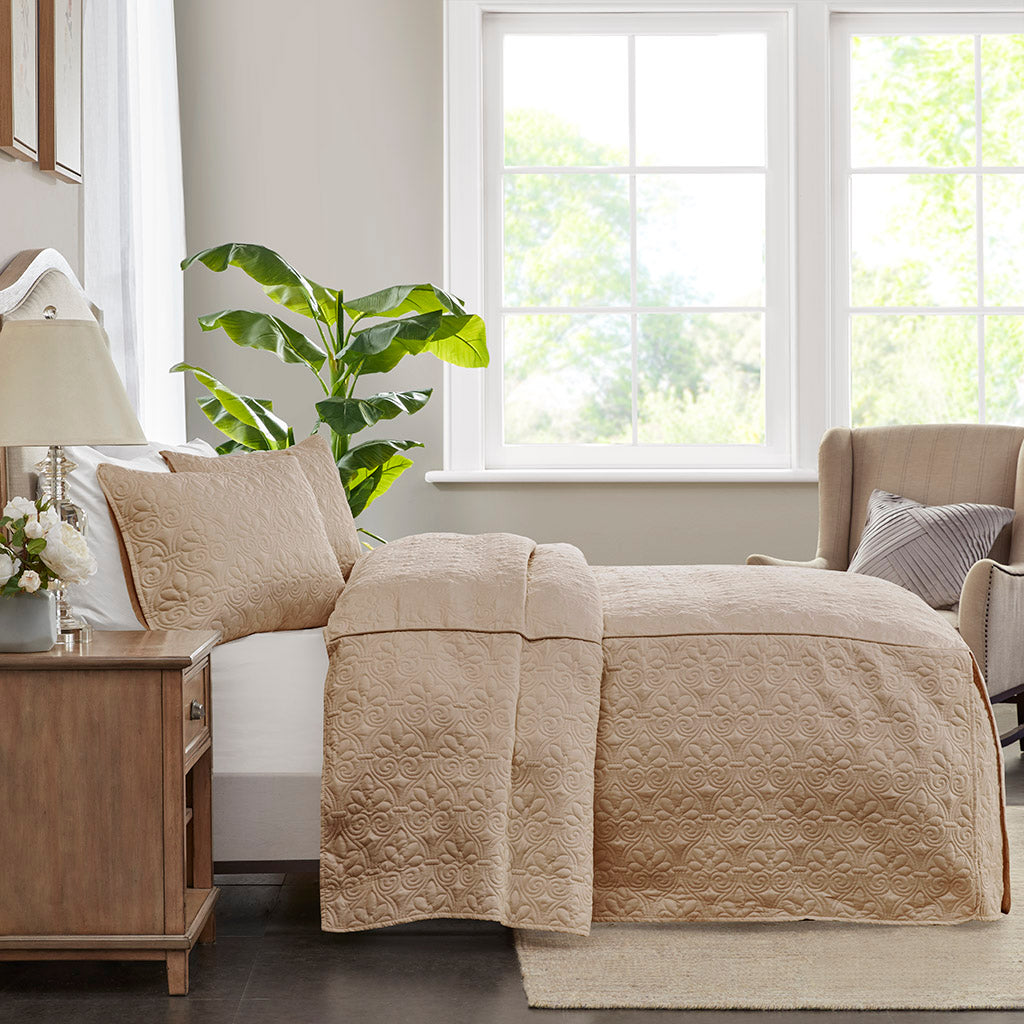 Quebec 3 Piece Fitted Bedspread Set