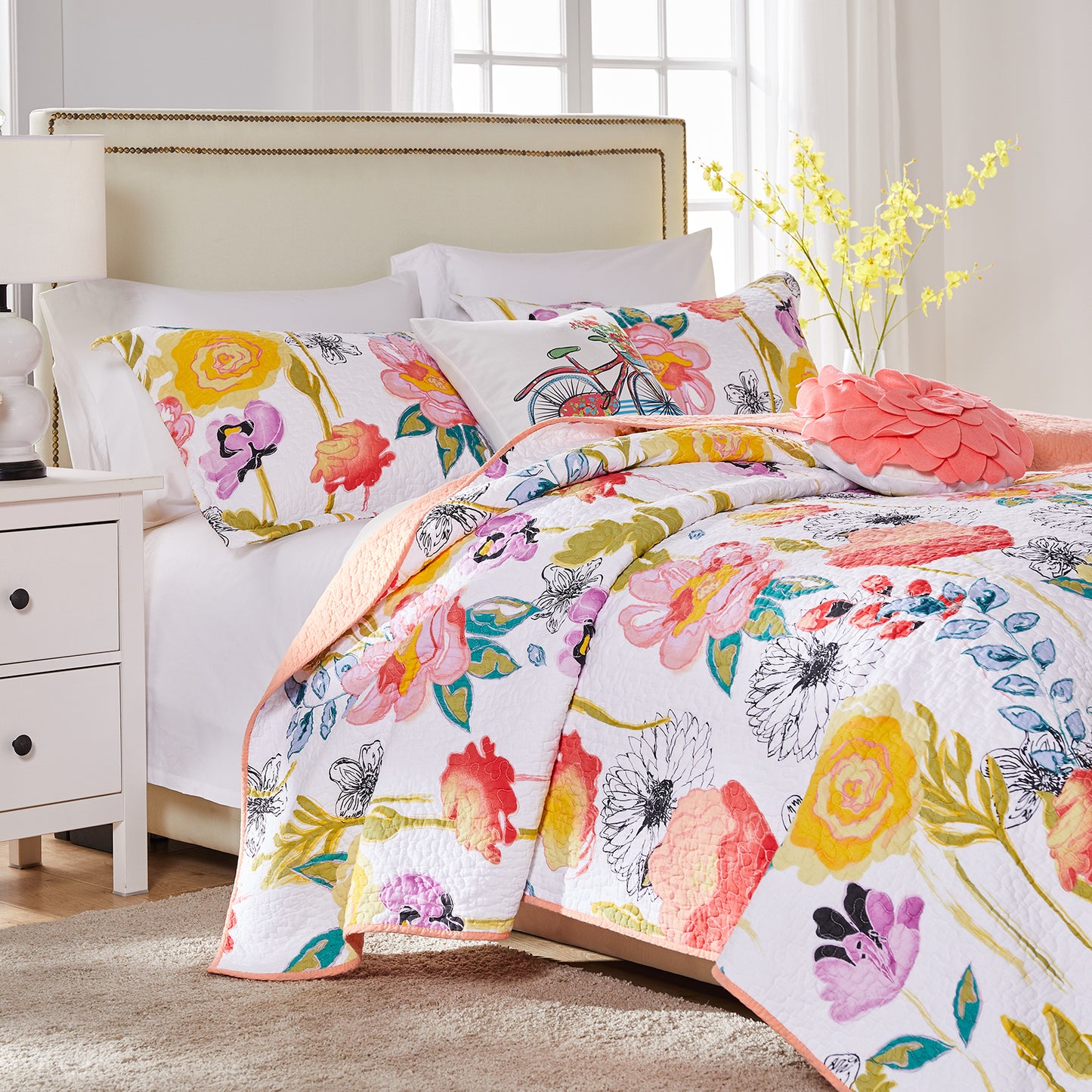 Watercolor Dream White Quilt Set