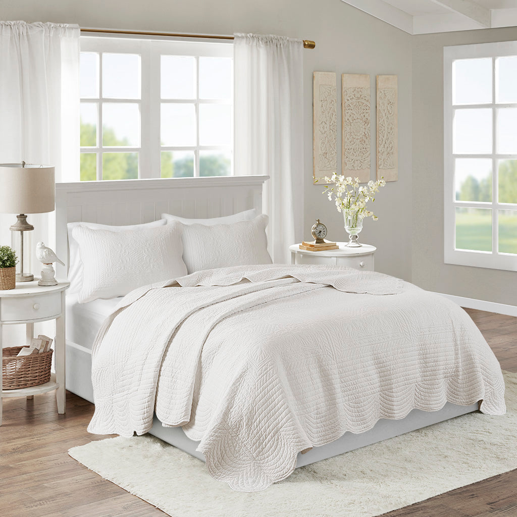Tuscany 3 Piece Reversible Scalloped Edge Quilt Set