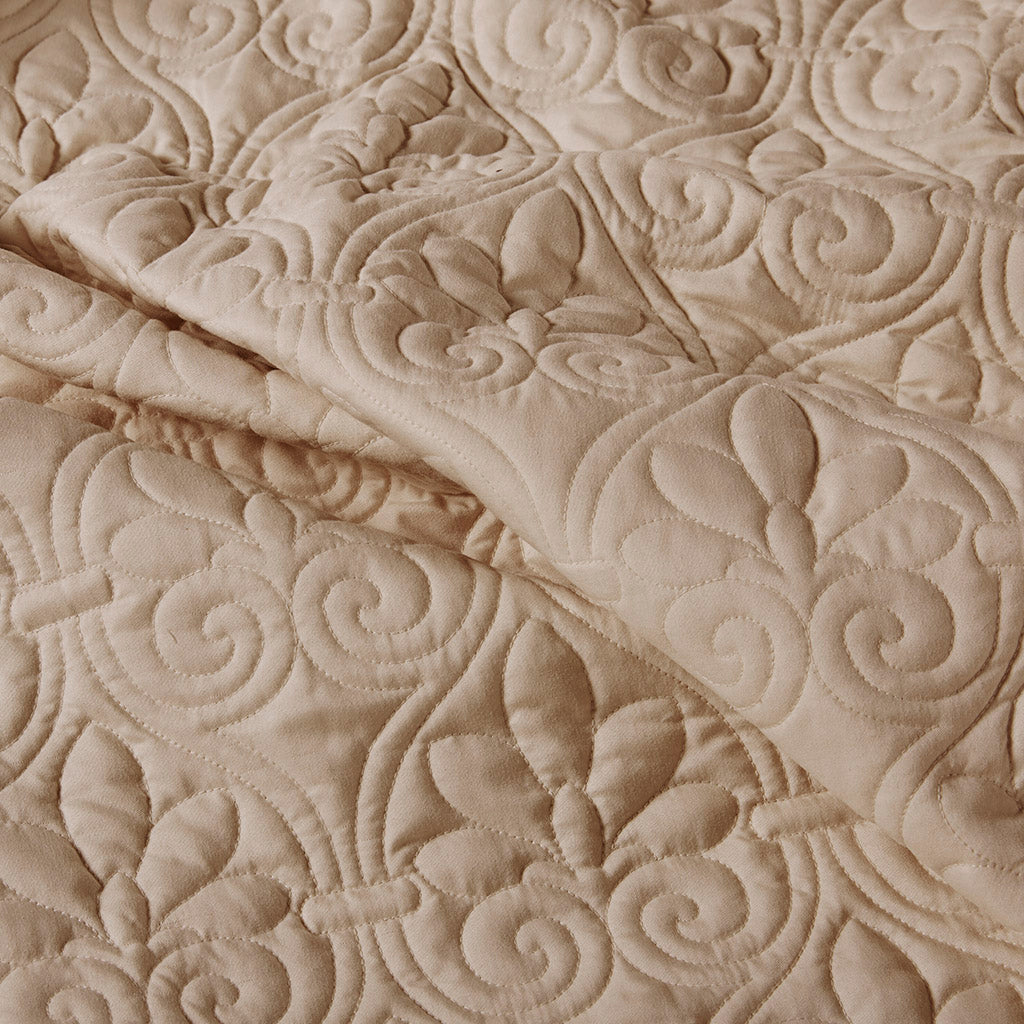 Quebec 3 Piece Fitted Bedspread Set
