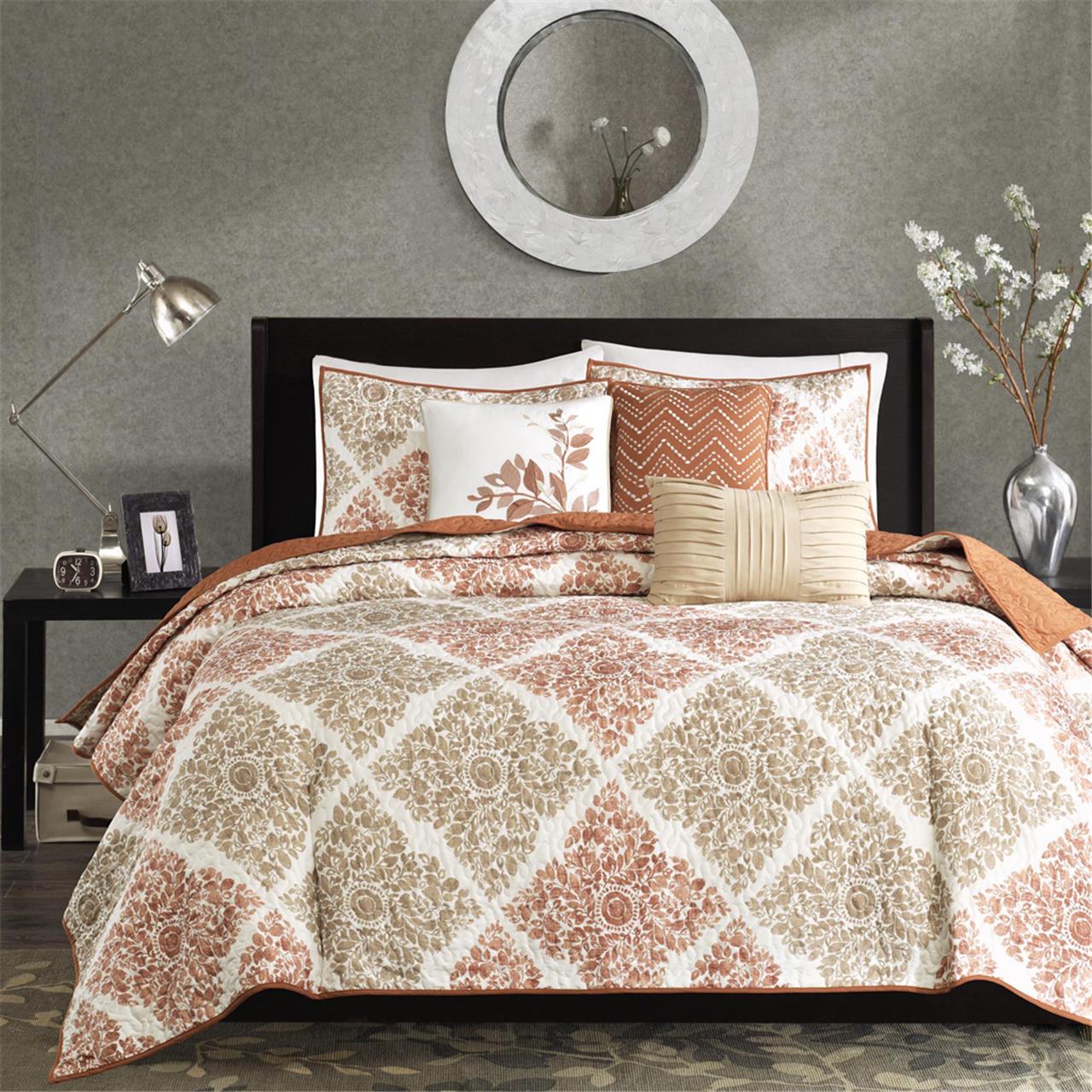 Claire 6 Piece Printed Quilt Set with Throw Pillows